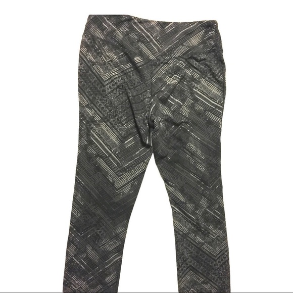 EDDIE Bauer black with gray print crop legging - Picture 2 of 6